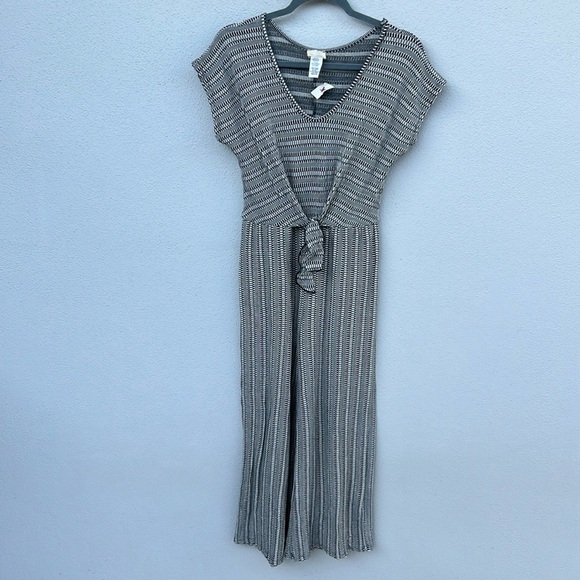 NWT Caution To The Wind Black White Short Sleeve Wide Leg Romper Size M - Picture 1 of 7